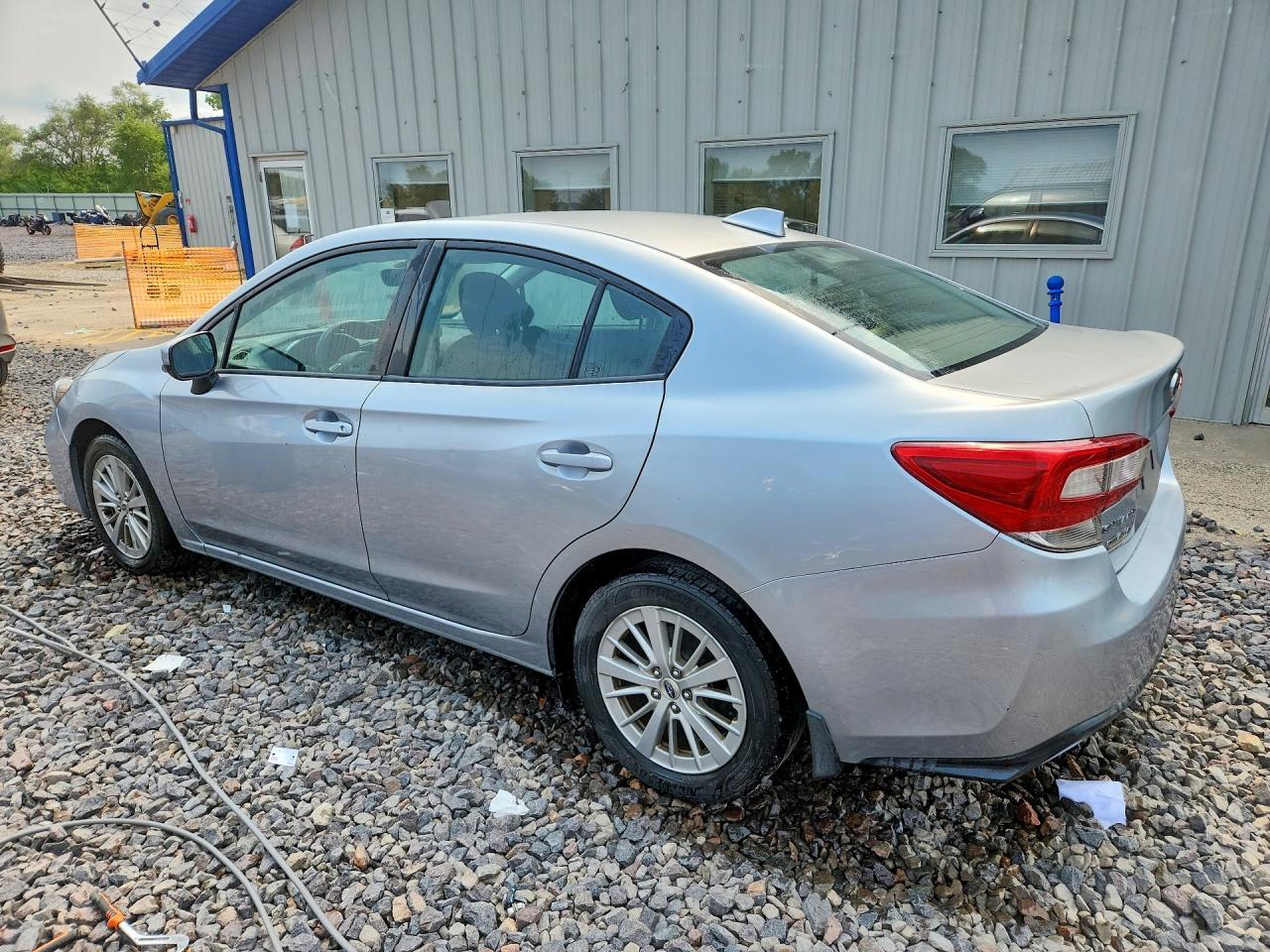 2017 Subaru Impreza Premium - Фото 2