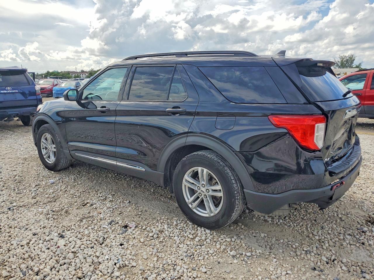 2021 Ford Explorer Xlt - Фото 2