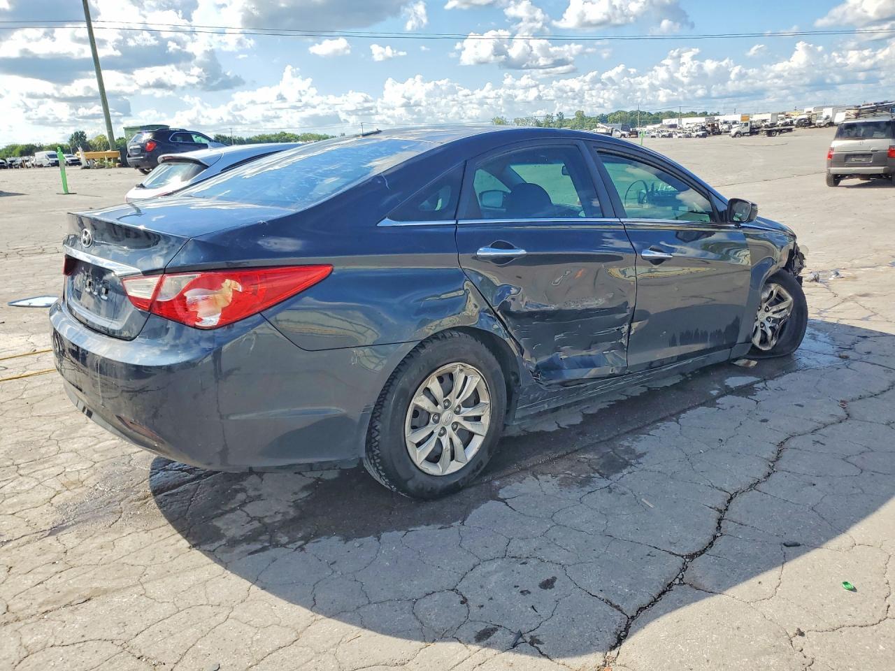 2011 Hyundai Sonata Gls - Image 3
