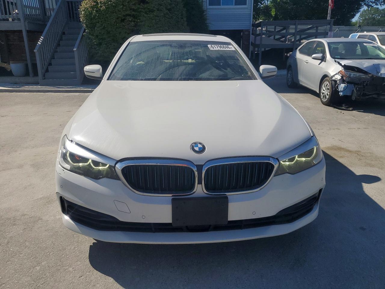 2018 BMW 530Xe - Image 5