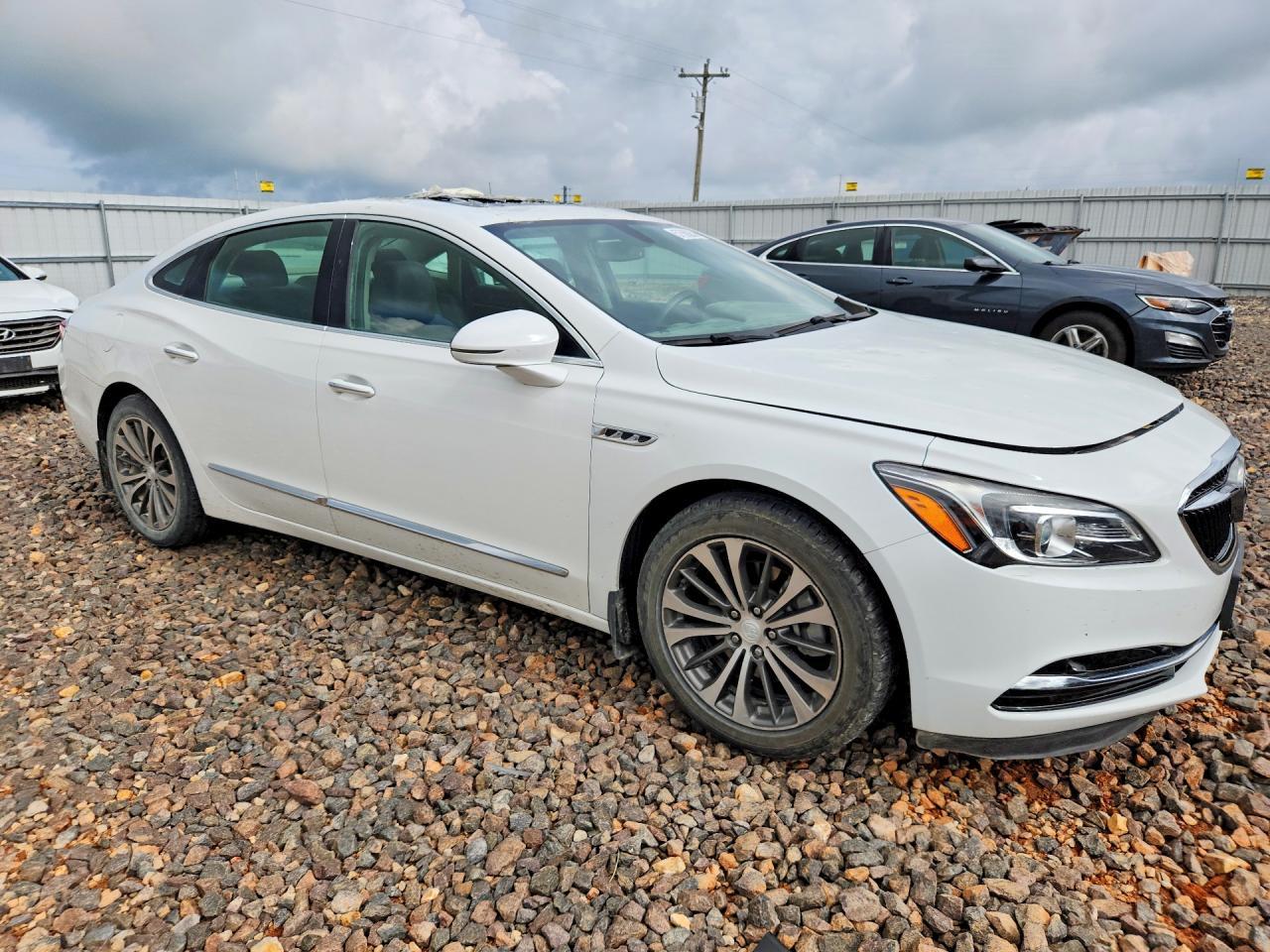 2019 Buick Lacrosse Essence - Image 4