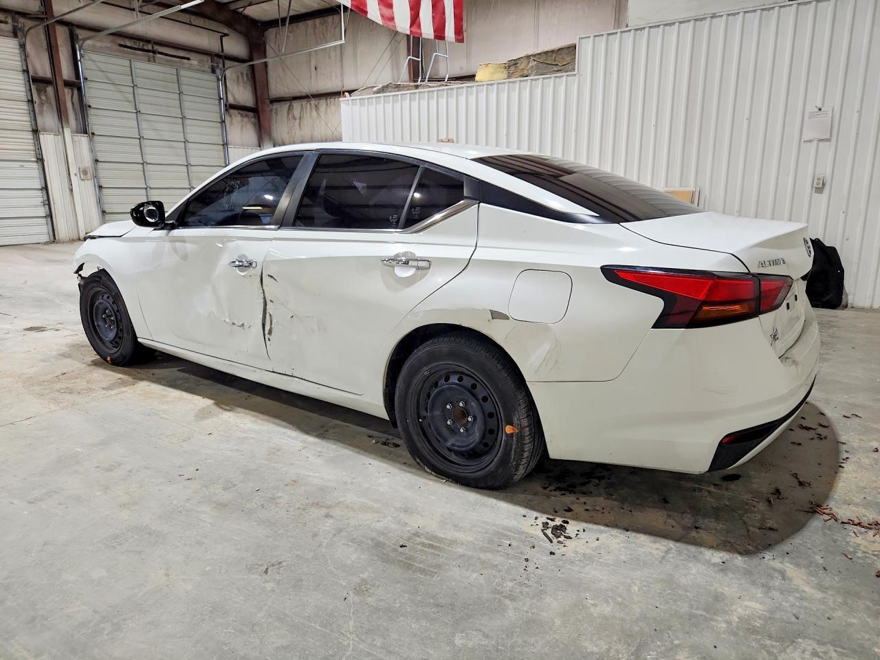 2022 Nissan Altima S - Image 2