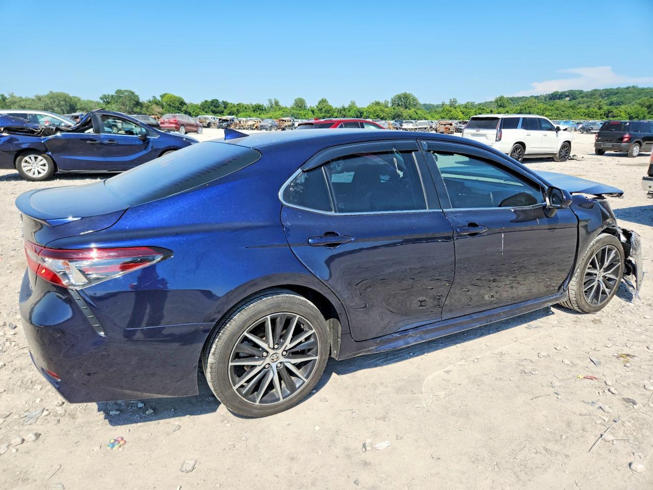 2021 Toyota Camry Se - Image 3