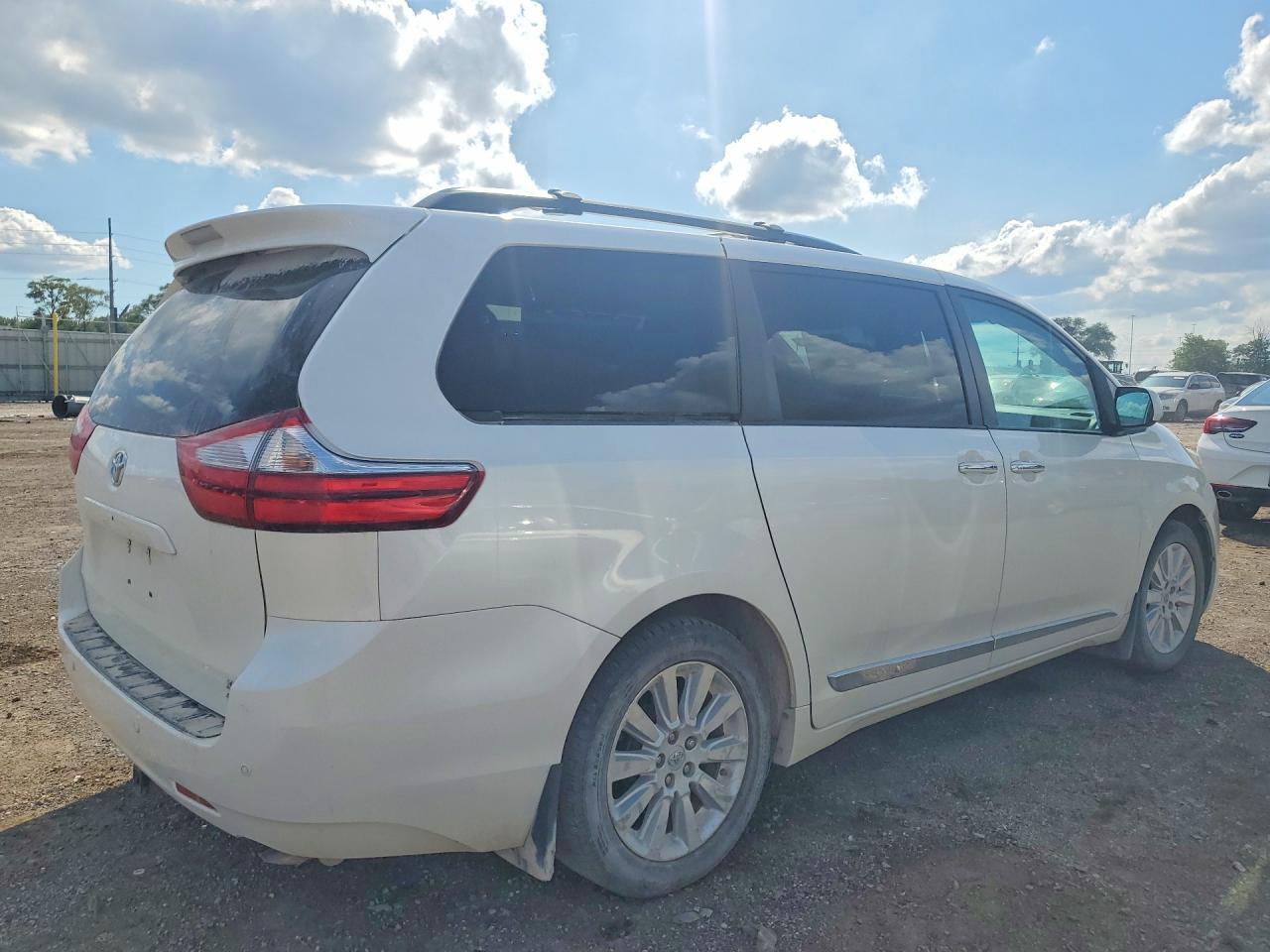 2015 Toyota Sienna Xle Premium 7-Passenger - Фото 3