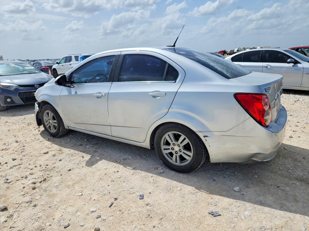 2014 Chevrolet Sonic Lt - Фото 2