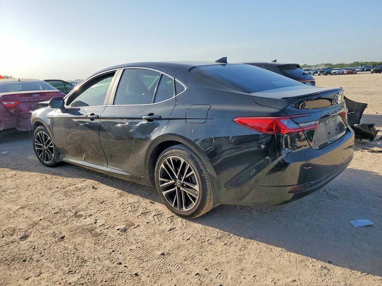 2025 Toyota Camry Xle - Фото 2