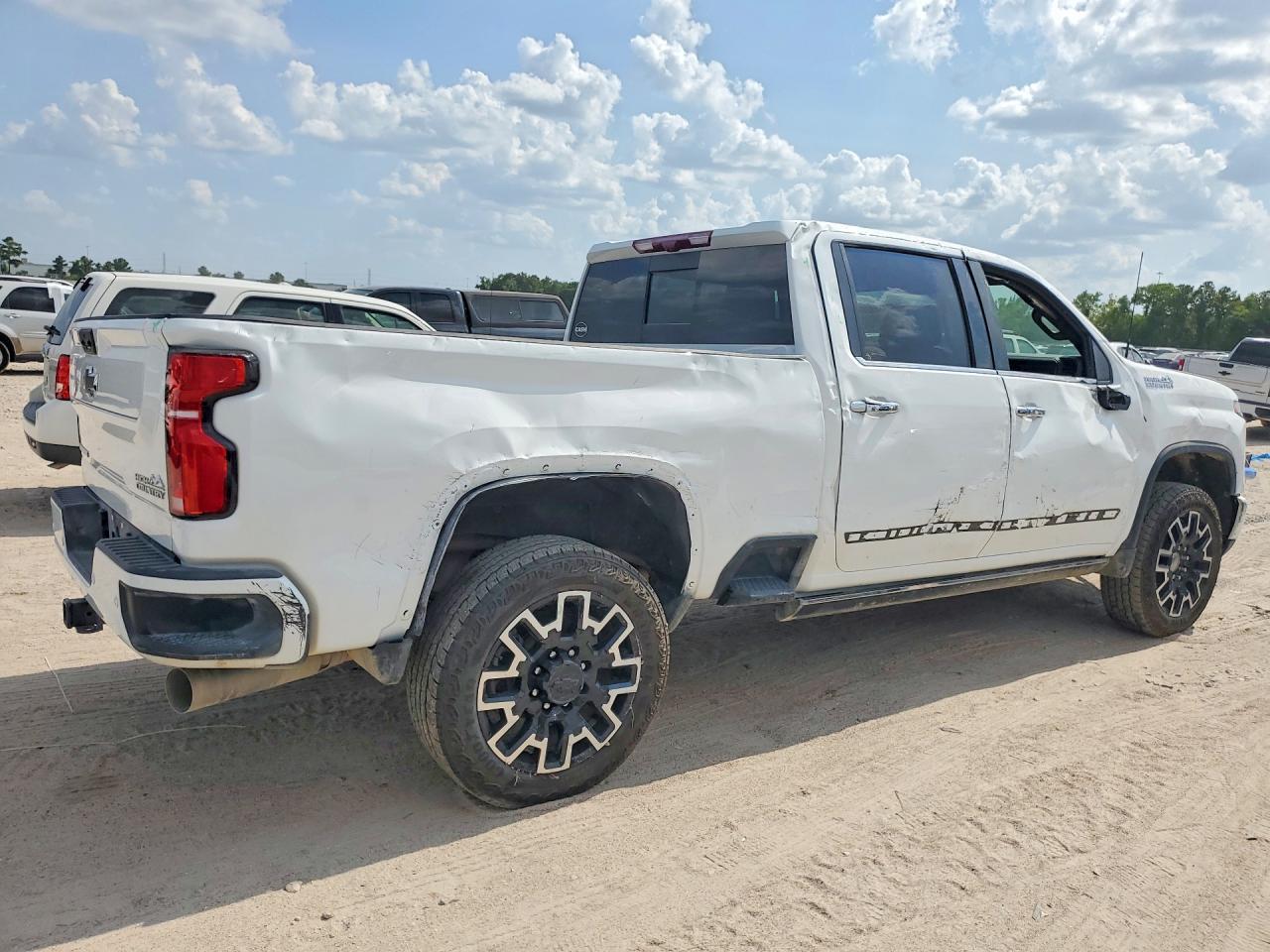 2026 Chevrolet Silverado K2500 High Country - Фото 3