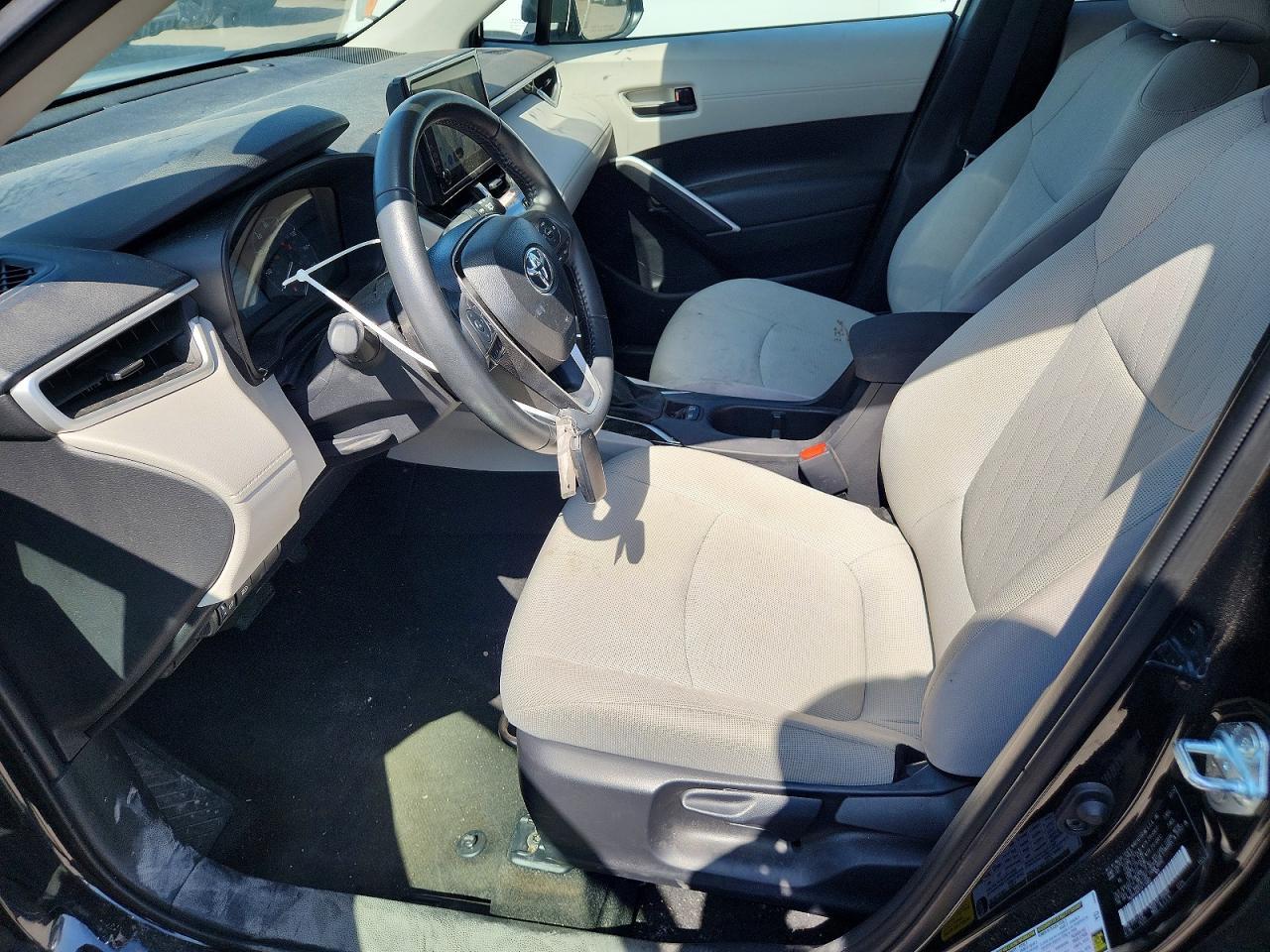 2025 Toyota Corolla Cross Le - Image 7