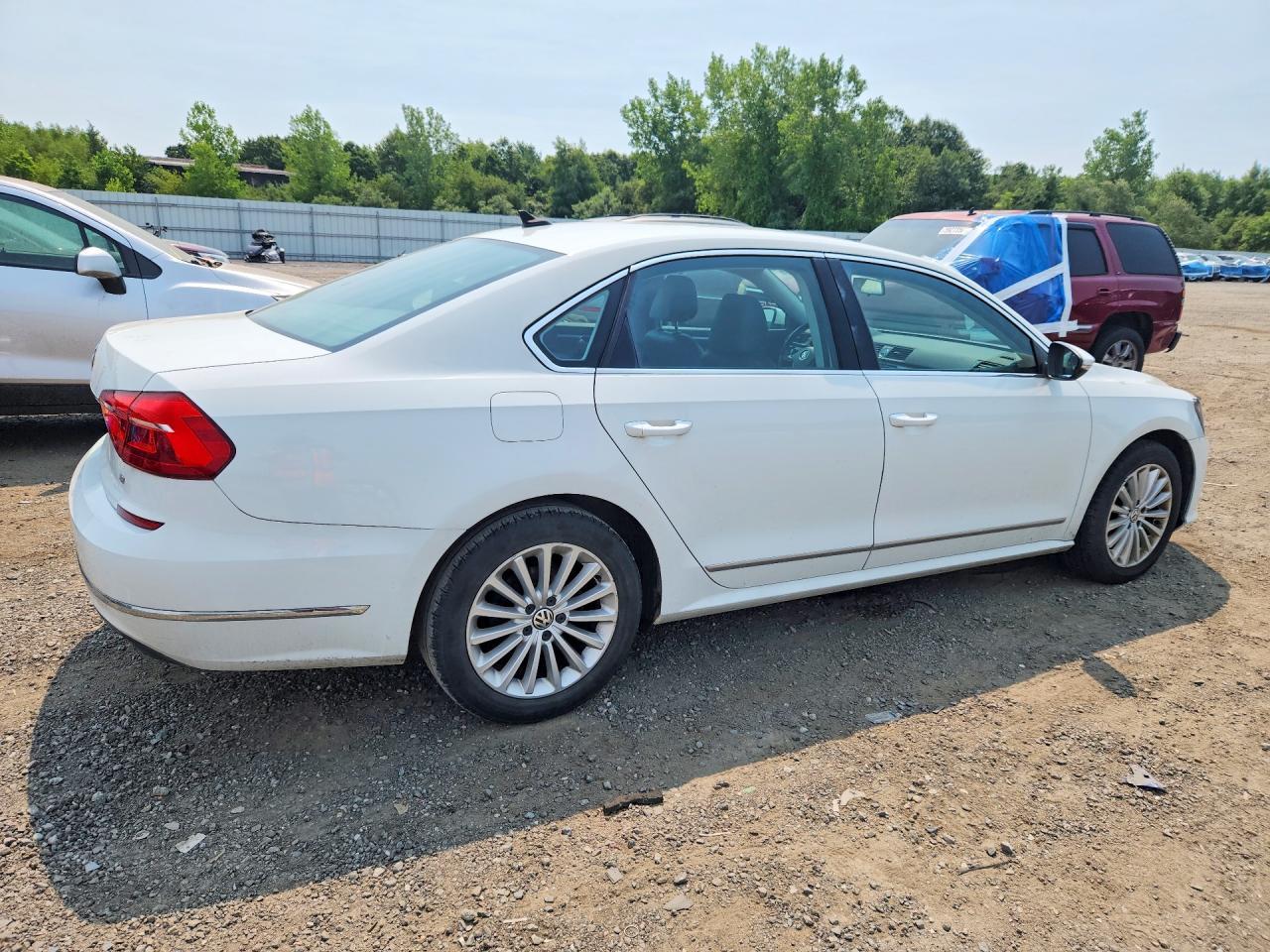 2016 Volkswagen Passat Se - Фото 3