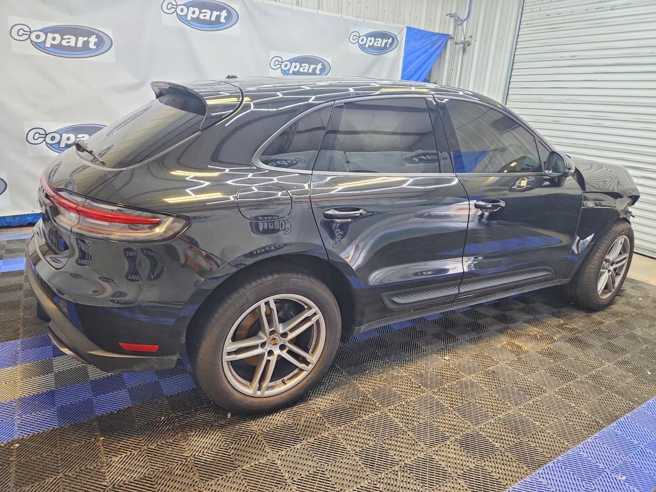 2025 Porsche Macan Base - Image 3