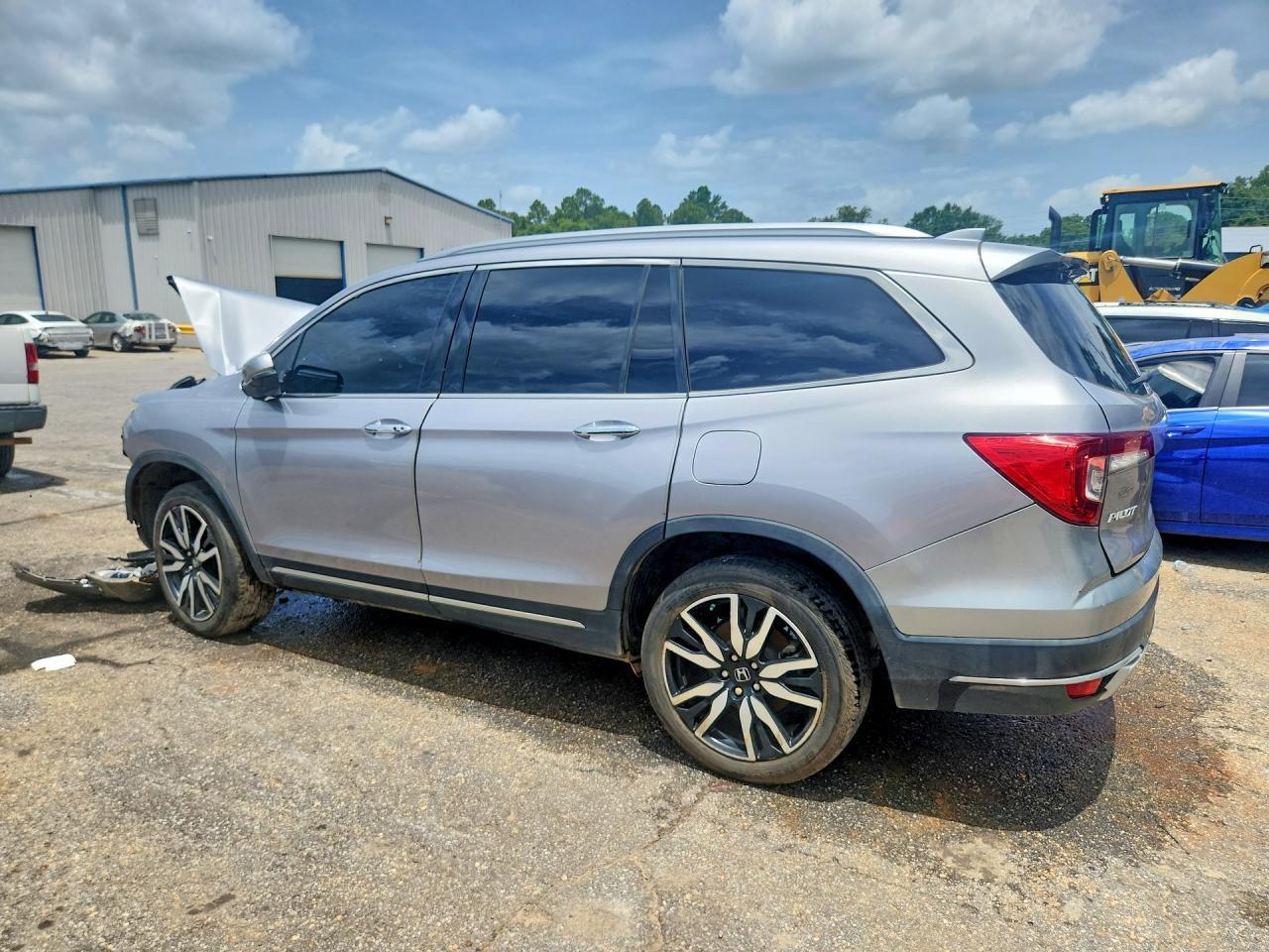2022 Honda Pilot Touring - Image 2
