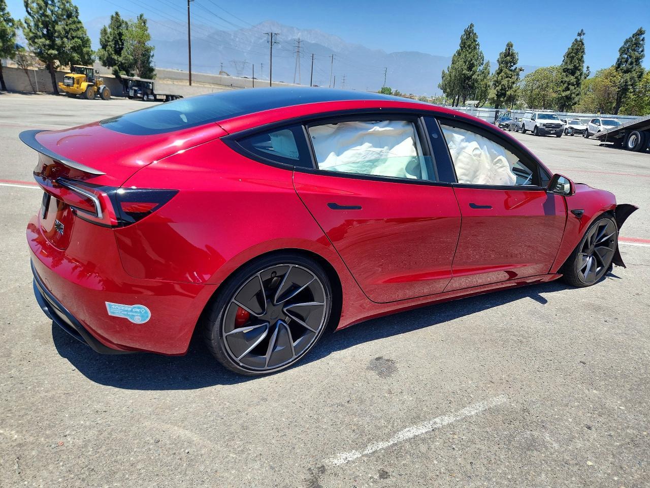 2025 Tesla Model 3 - Фото 3
