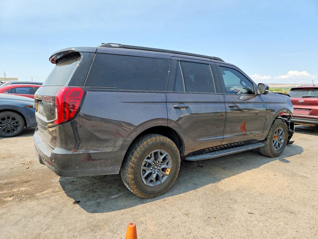2025 Ford Expedition Tremor - Image 3