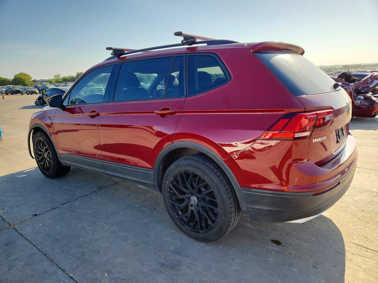2018 Volkswagen Tiguan S - Фото 2