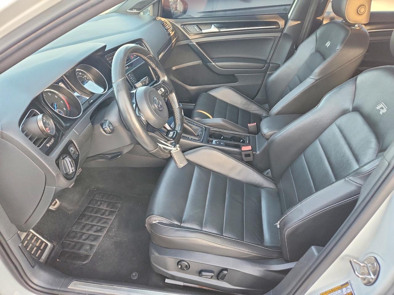 2017 Volkswagen Golf R - Image 7