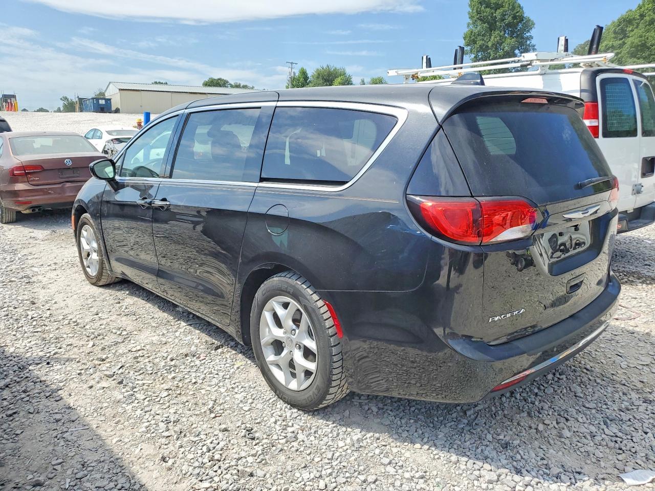 2018 Chrysler Pacifica Touring Plus - Фото 2