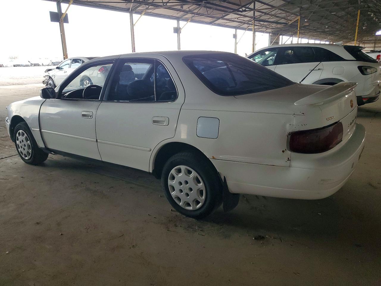 1996 Toyota Camry Le - Фото 2