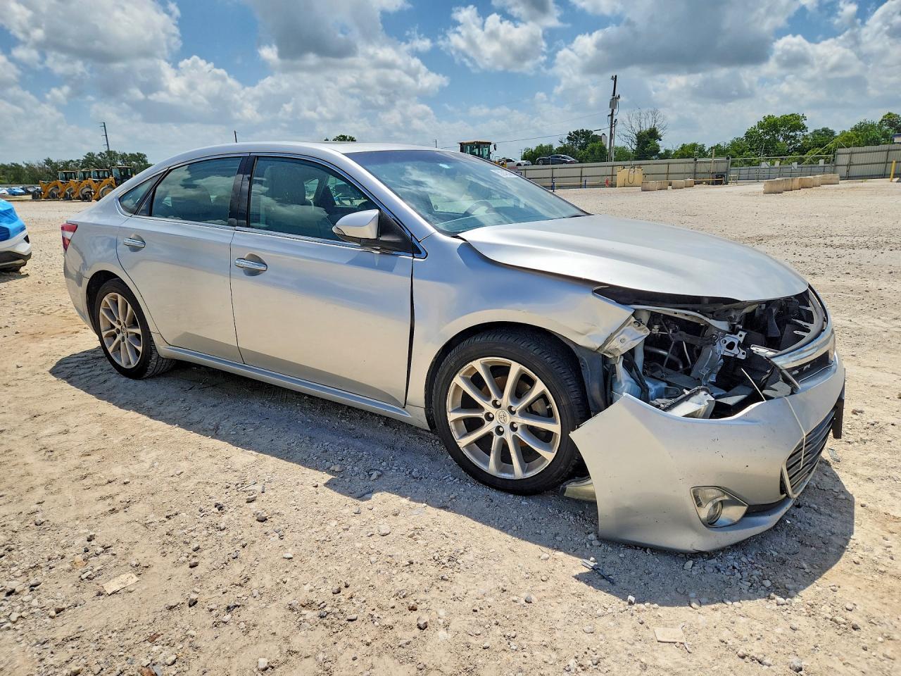 2013 Toyota Avalon Xle - Image 4