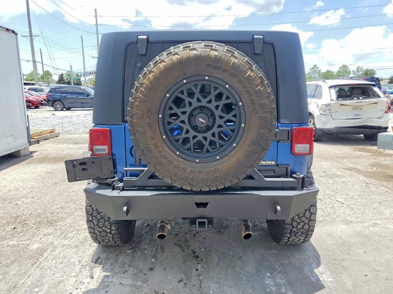 2010 Jeep Wrangler Unlimited Sahara - Фото 6