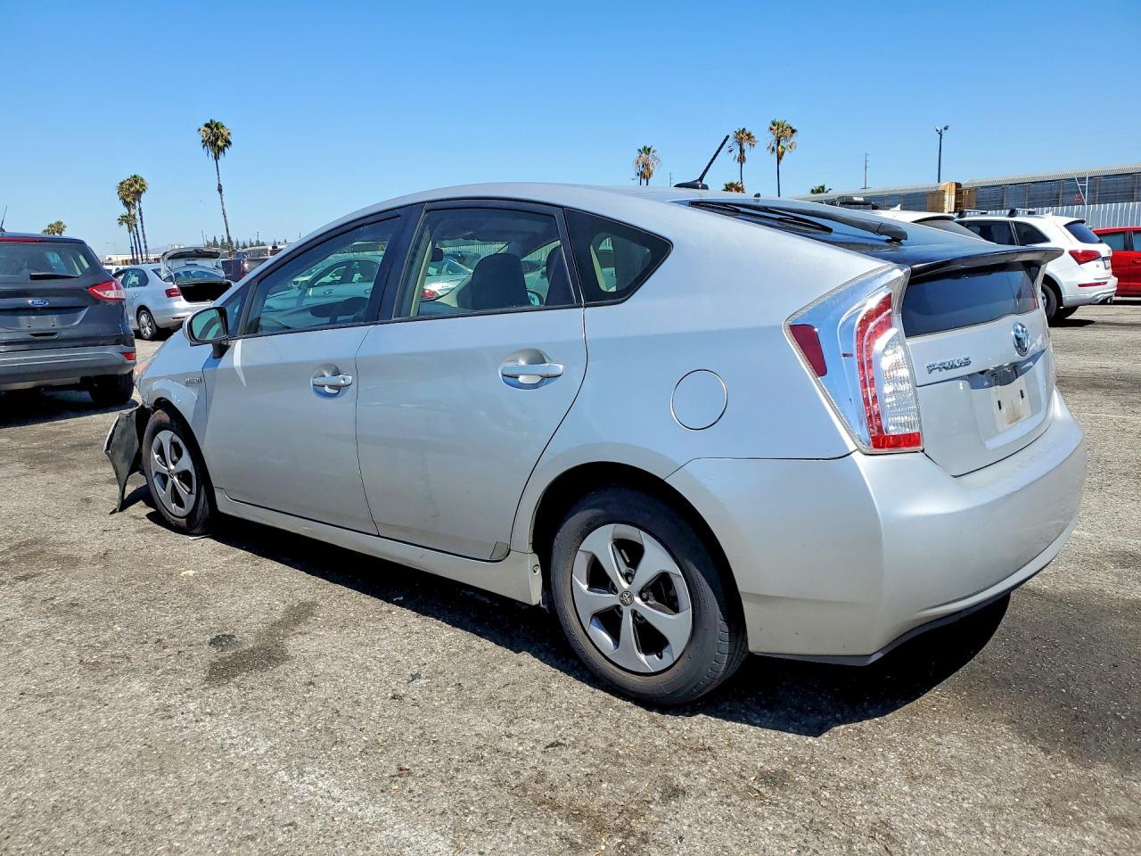 2014 Toyota Prius Three - Фото 2