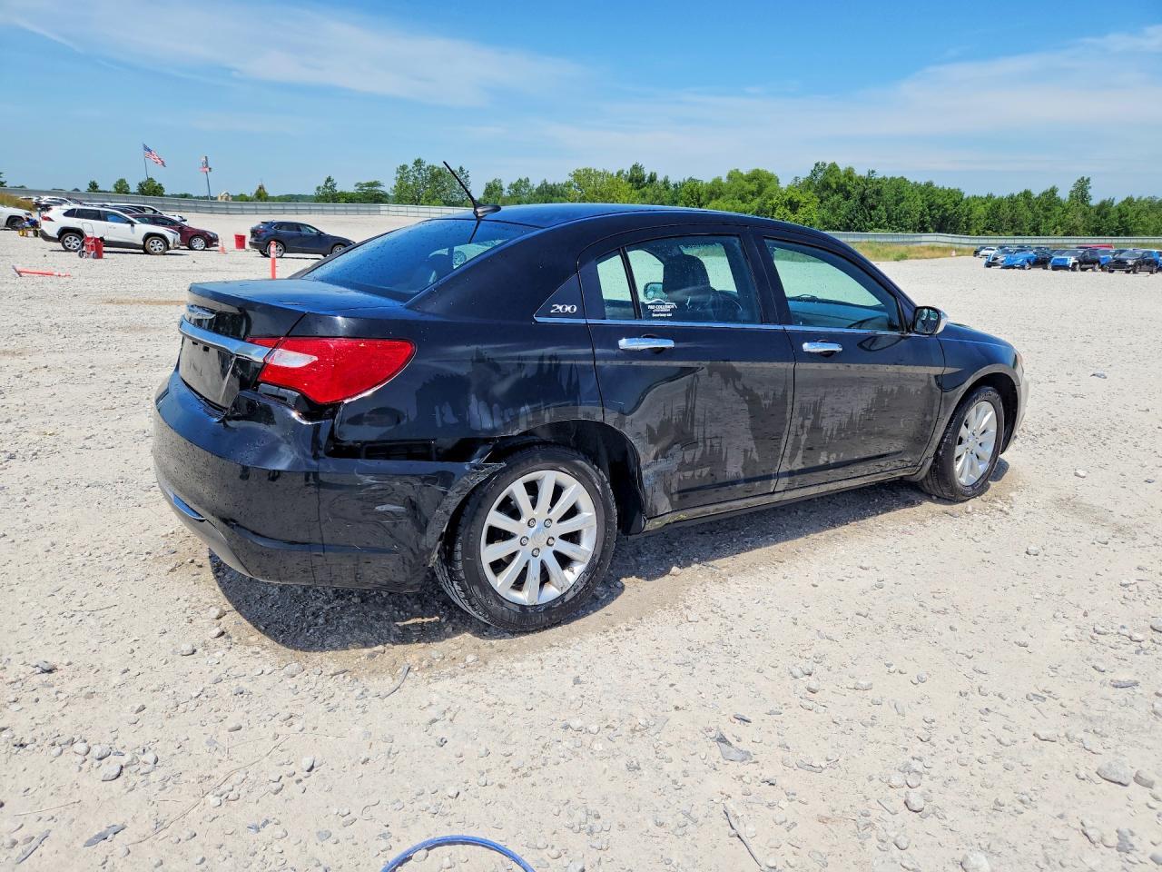 2014 Chrysler 200 Limited - Image 3