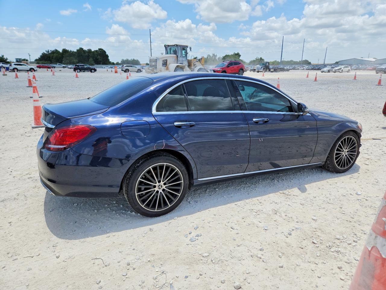 2021 Mercedes-Benz C 300 - Фото 3