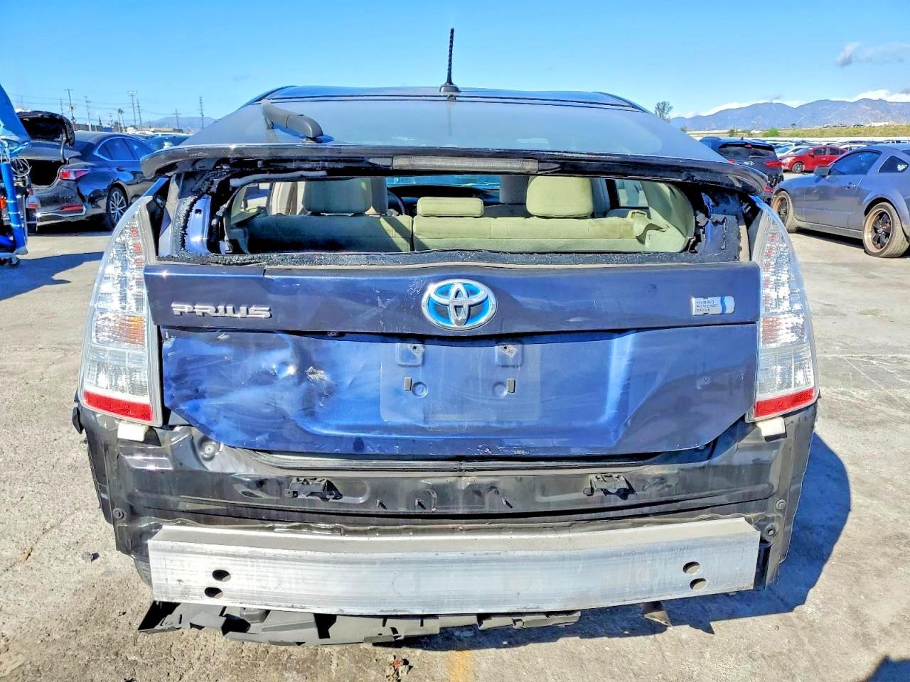 2011 Toyota Prius Three - Image 6