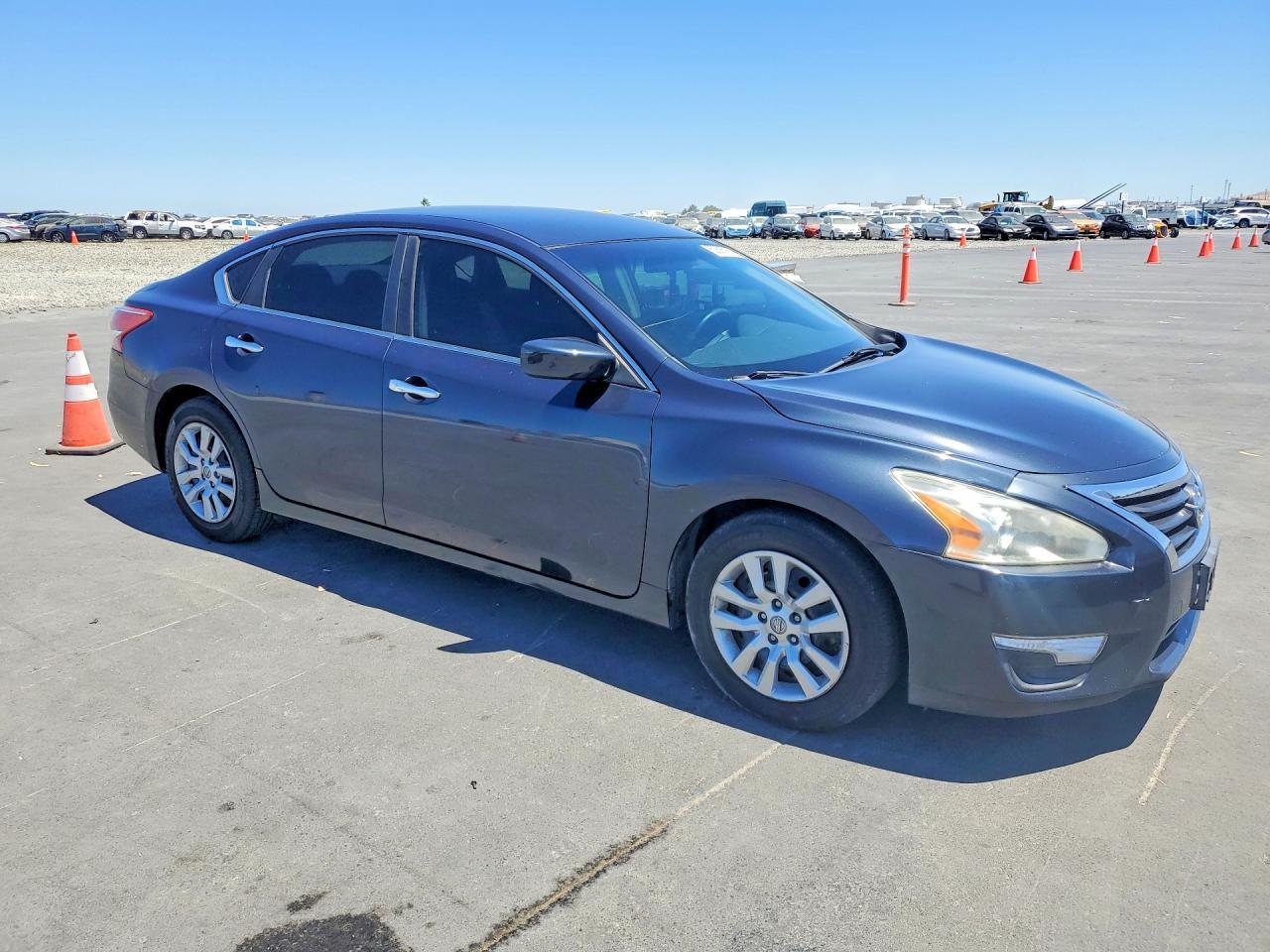 2013 Nissan Altima Sv - Image 4