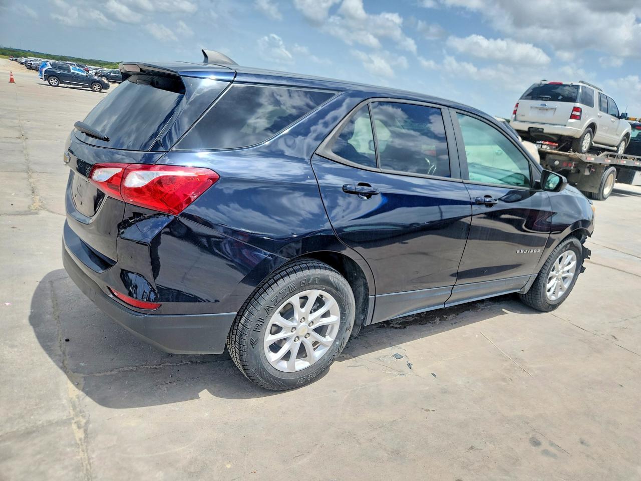2020 Chevrolet Equinox Ls - Image 3