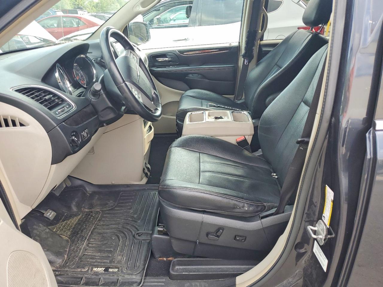 2014 Chrysler Town & Country Touring - Фото 7