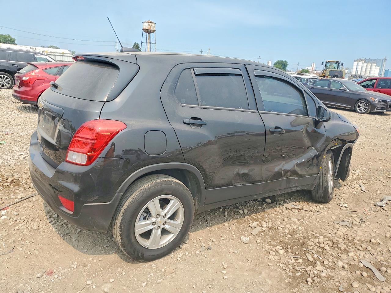 2022 Chevrolet Trax Ls - Image 3