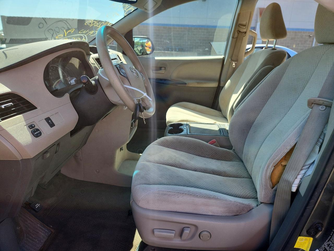 2012 Toyota Sienna Le - Image 7
