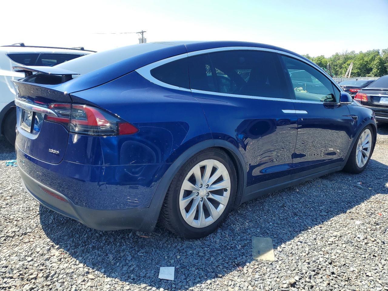 2017 Tesla Model X - Фото 3