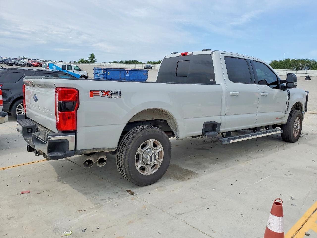 2026 Ford F350 Super Duty - Фото 3