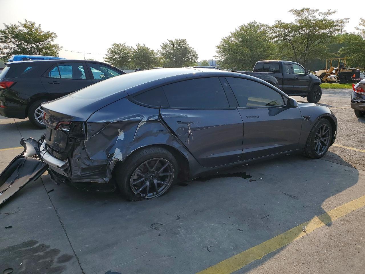 2022 Tesla Model 3 - Фото 3