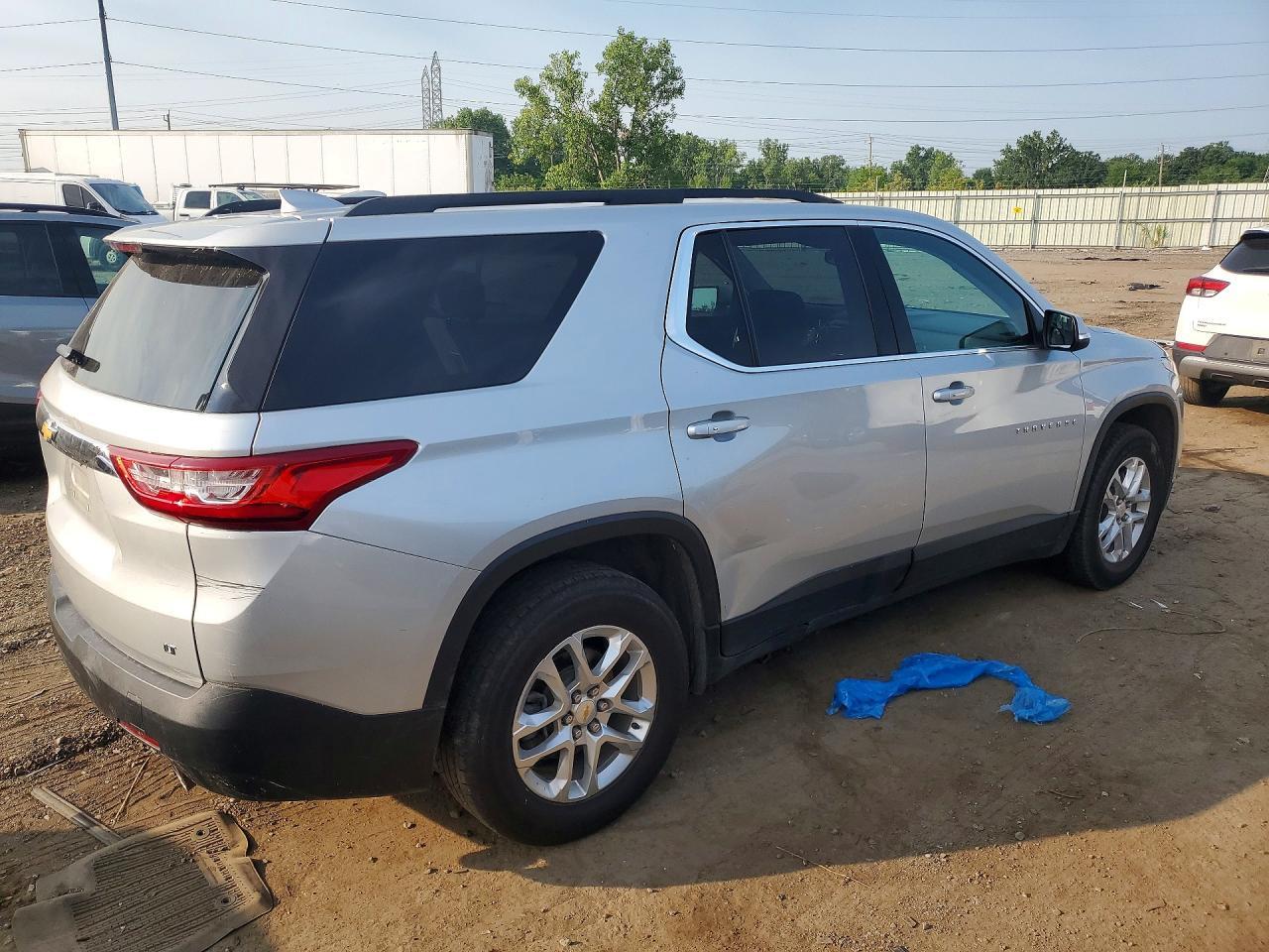 2021 Chevrolet Traverse Lt - Image 3