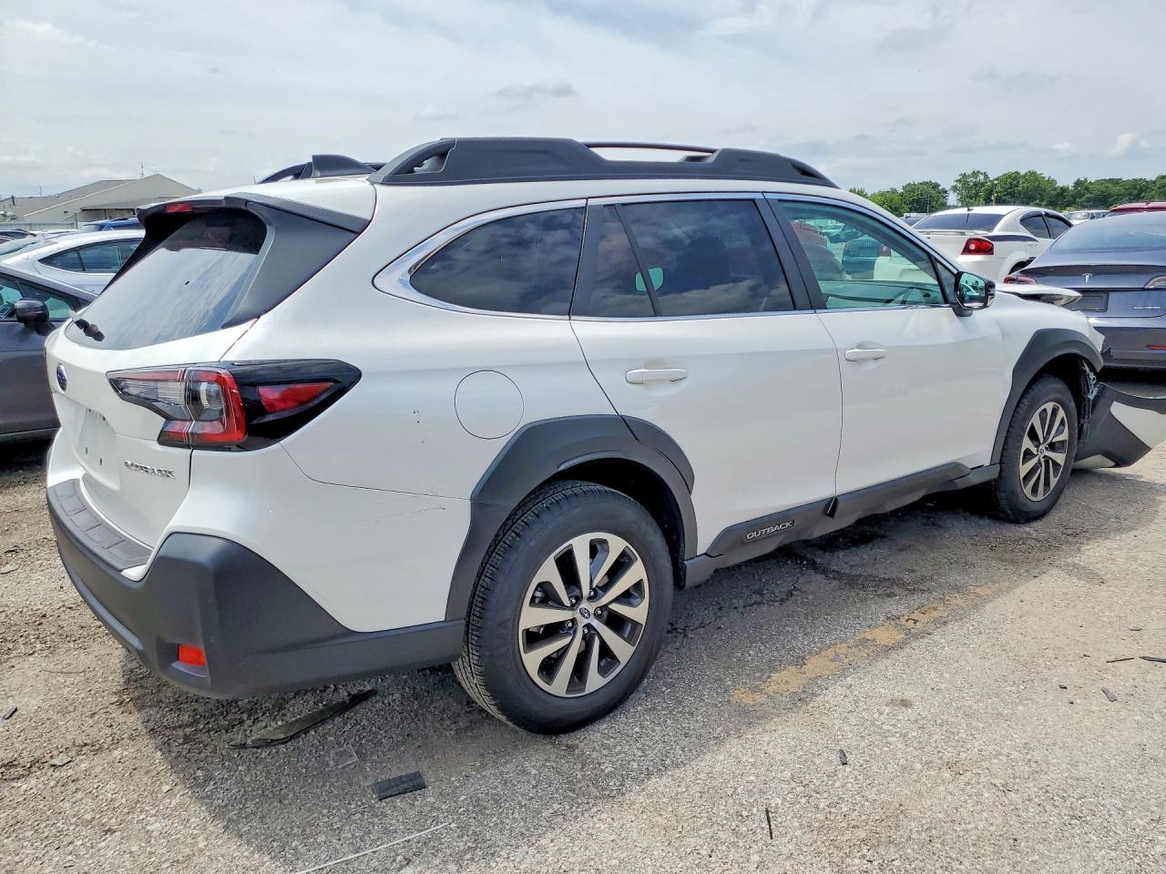 2025 Subaru Outback Premium - Image 3