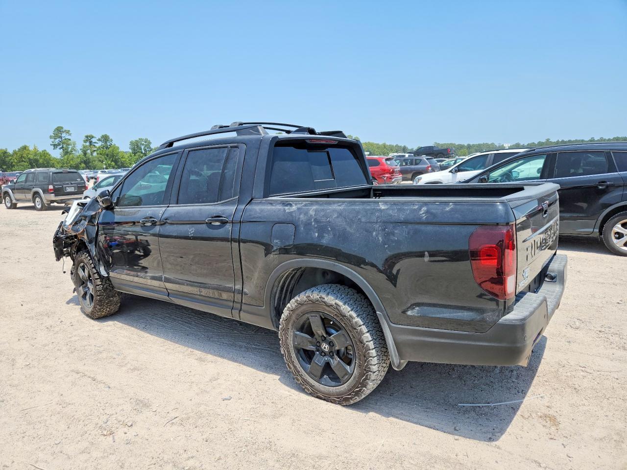 2025 Honda Ridgeline Black Edition - Image 2