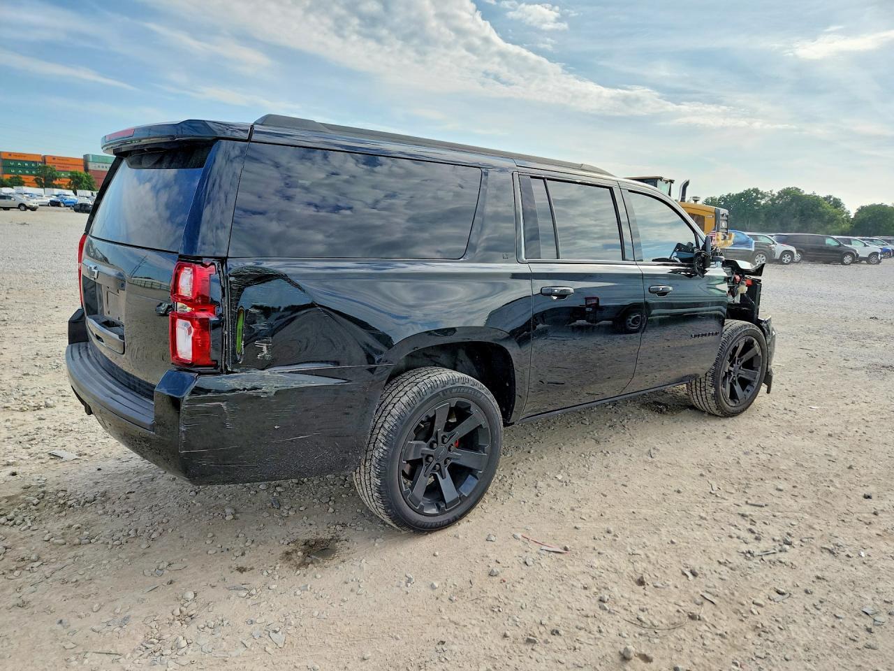 2018 Chevrolet Suburban K1500 Lt - Image 3