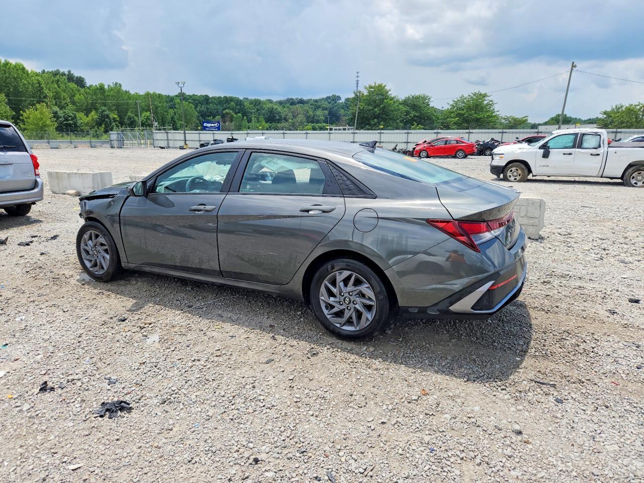2024 Hyundai Elantra Sel - Image 2