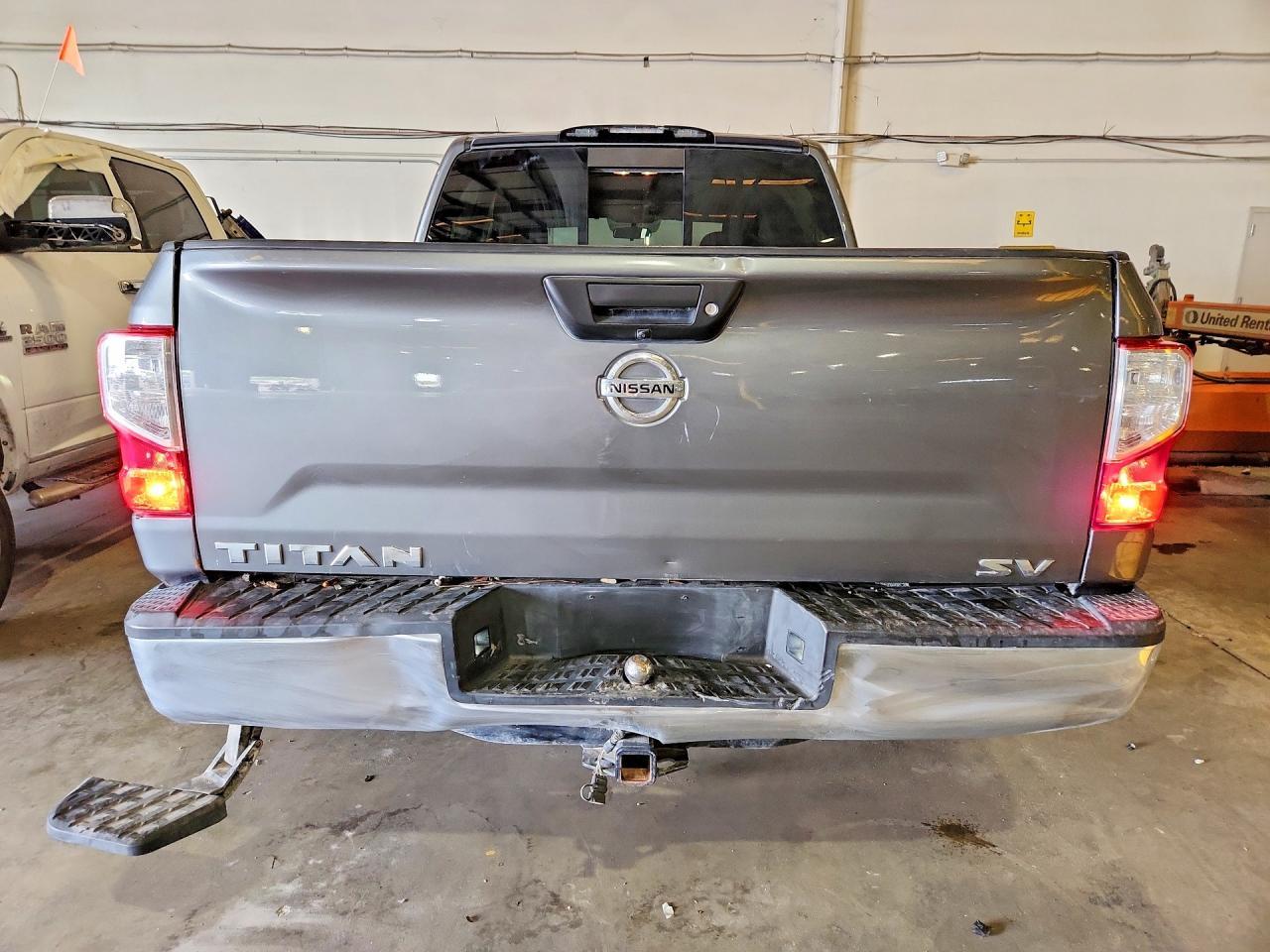 2018 Nissan Titan S - Фото 6