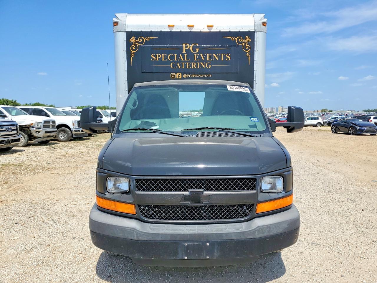 2012 Chevrolet Express Box Truck - Фото 5