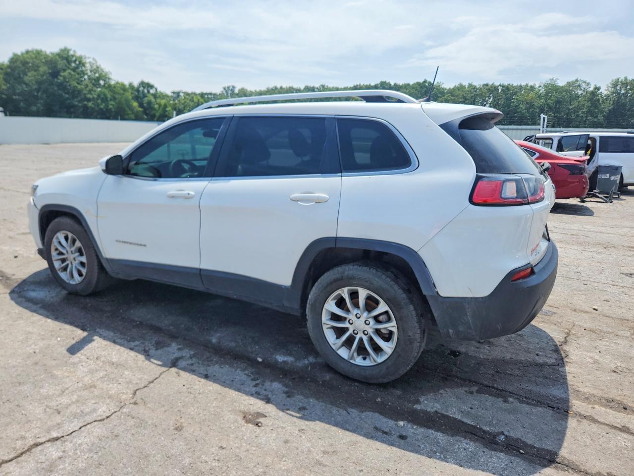 2019 Jeep Cherokee Latitude - Image 2
