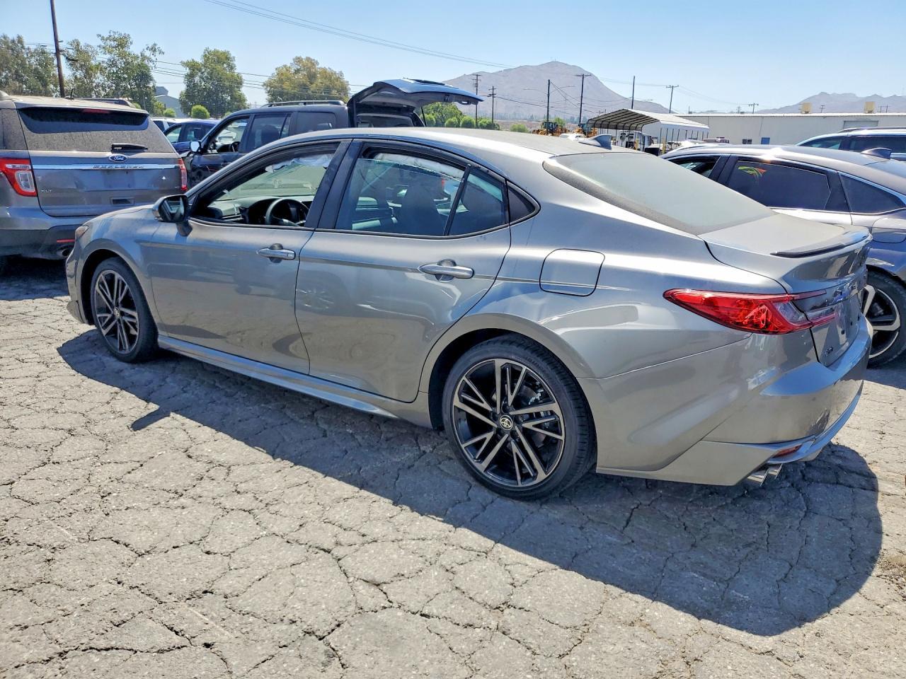 2026 Toyota Camry Xse - Фото 2