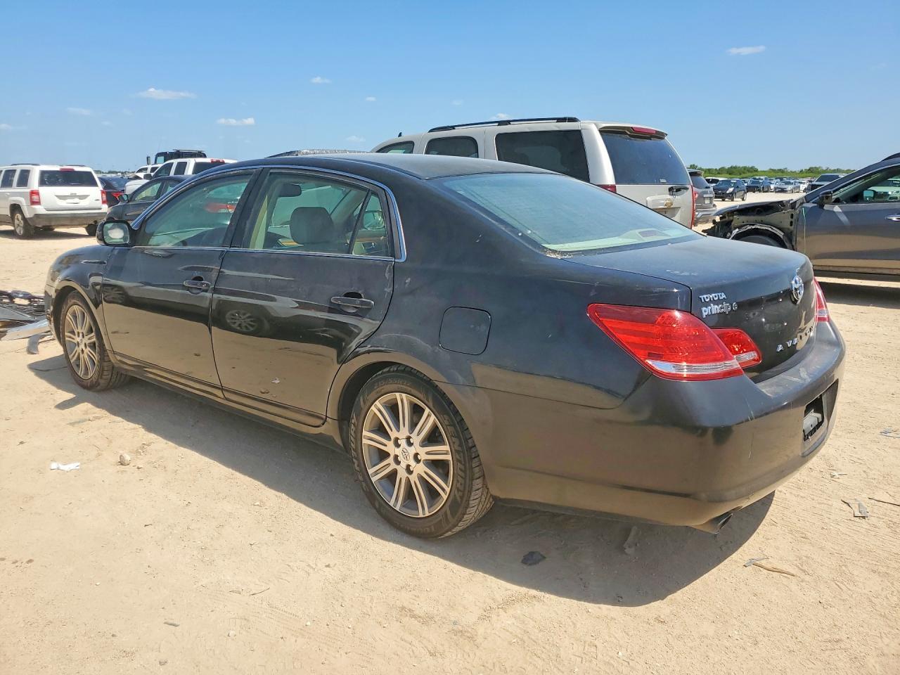 2007 Toyota Avalon Limited - Image 2