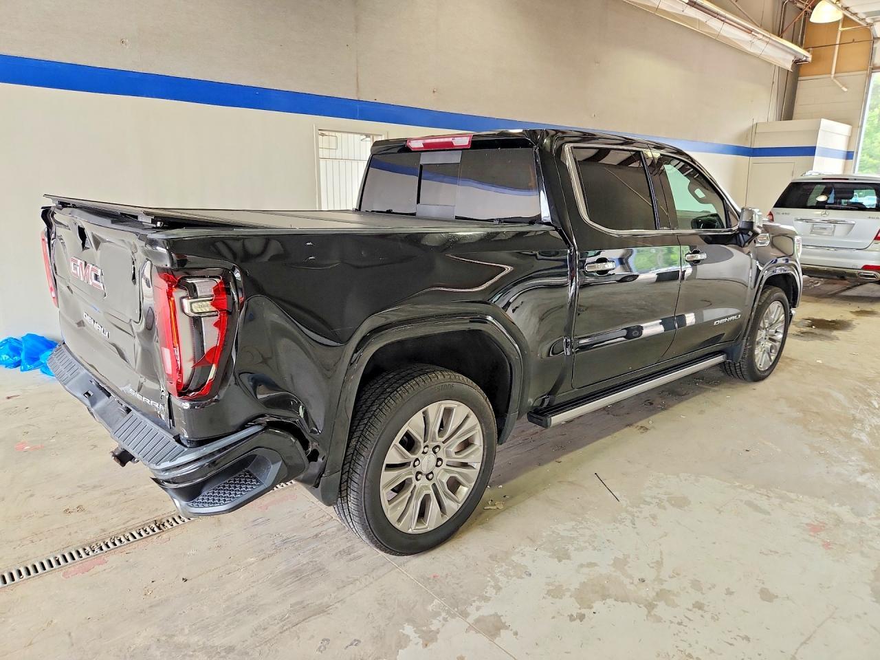 2022 GMC Sierra Limited K1500 Denali - Image 3