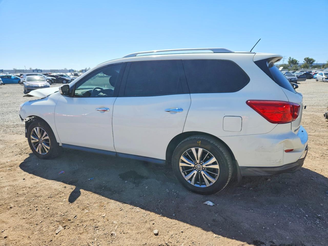 2018 Nissan Pathfinder S - Фото 2