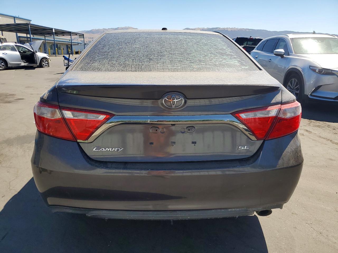 2017 Toyota Camry Se - Image 6