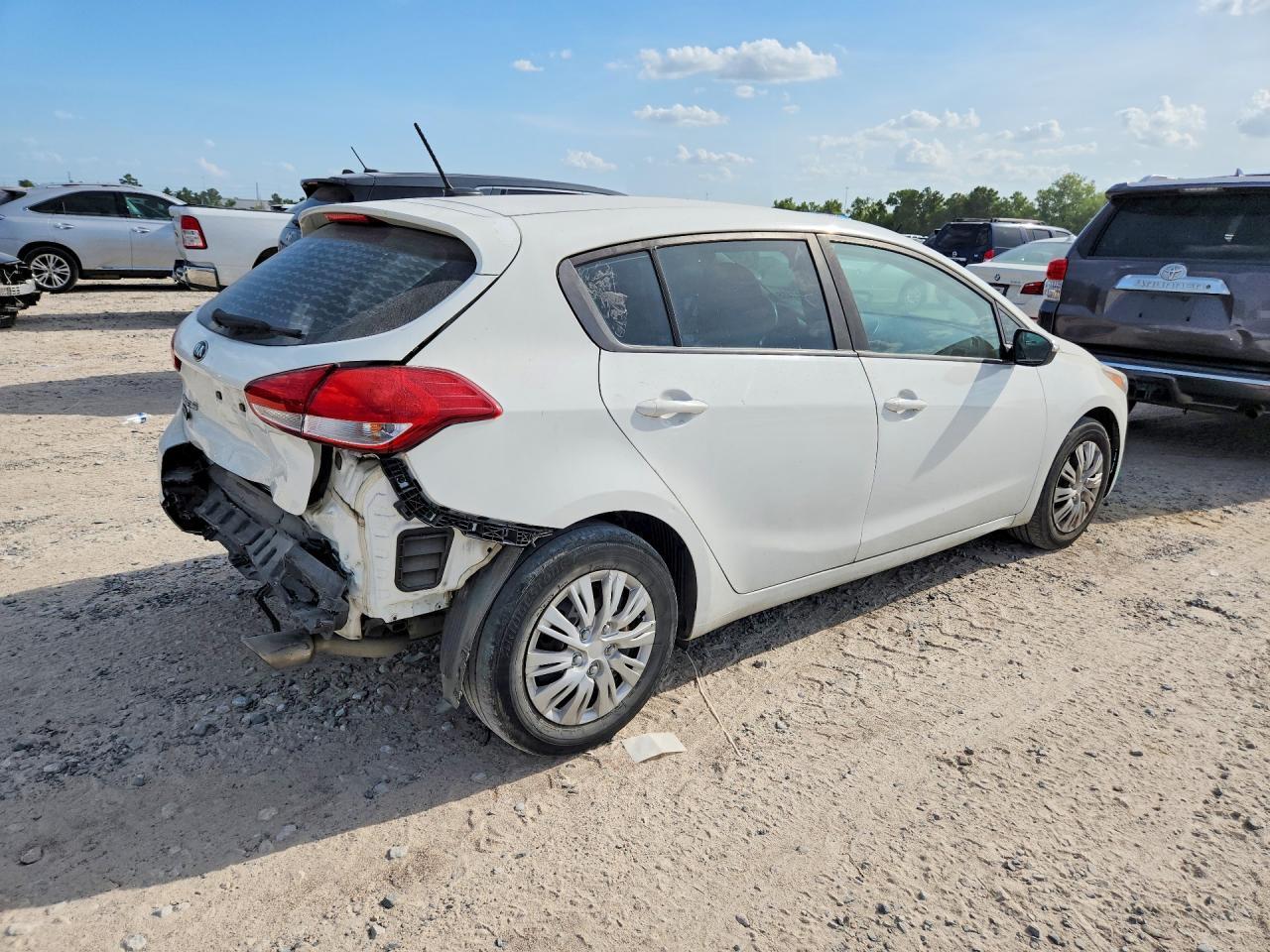 2017 Kia Forte5 Lx - Image 3