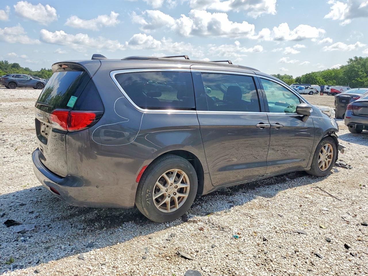 2020 Chrysler Voyager Lxi - Фото 3